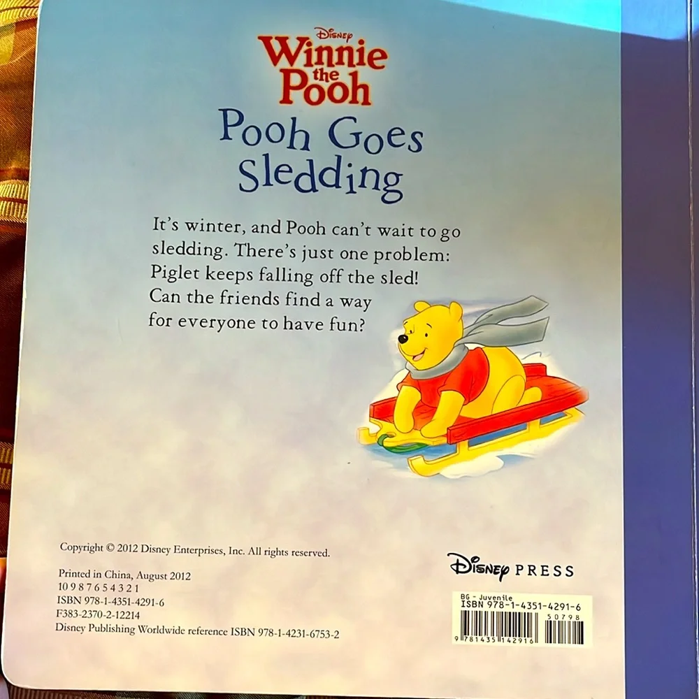 Disney Winnie the Pooh Goes Sledding large board book picture book 2012 VGUC